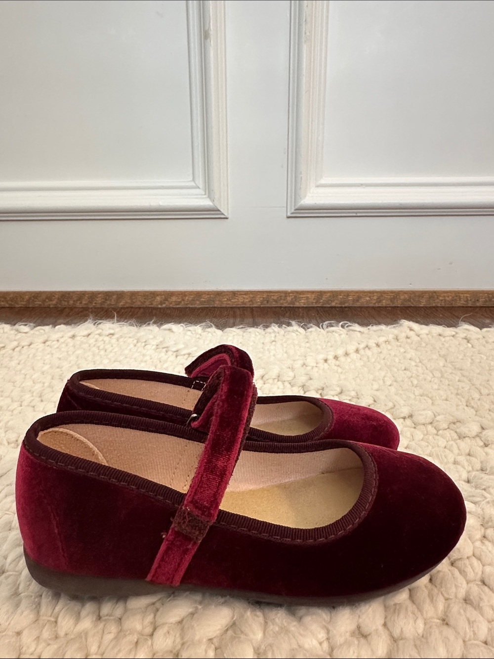Children Chic Girls Velvet Mary Jane Shoes in Burgundy